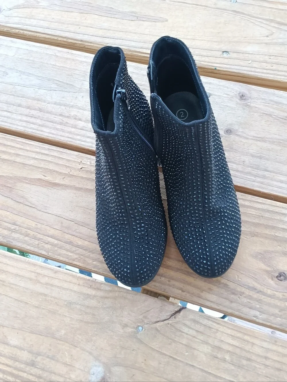 N/A stylish black